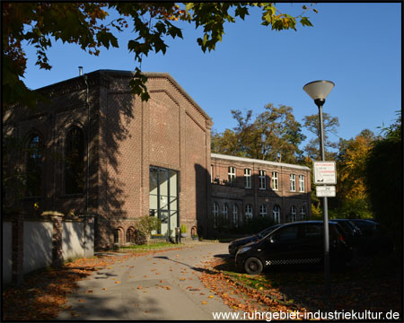 Altes Maschinenhaus im Schatten des nördlichen Malakowturms