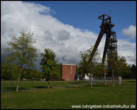 Fördergerüst der Zeche Recklinghausen im Stadtteilpark Hochlarmark