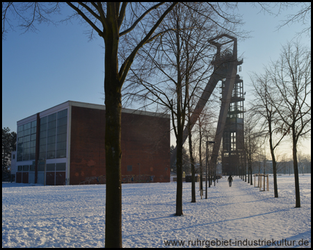 Maschinenhaus neben dem Förderturm