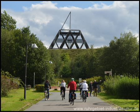 Spurwerkturm auf der Halde (siehe nächster Text-Abschnitt)