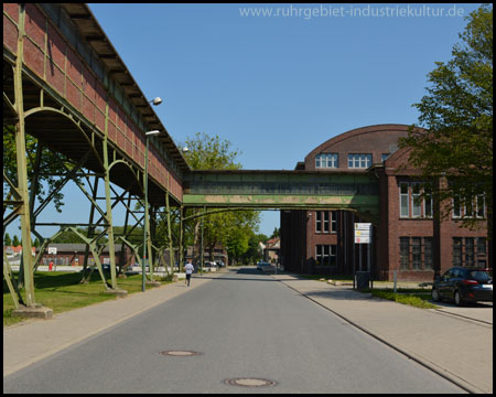 Mannschaftsgang zur Kaue hoch über der Stapelstraße