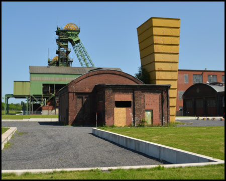 Lüftergebäude und Förderturm von Schacht I