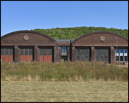 Hallen mit Tonnendächern