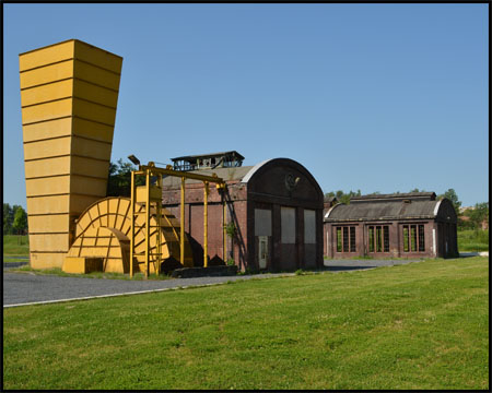 Grubenlüfter und Lokschuppen in einheitlichem Baustil