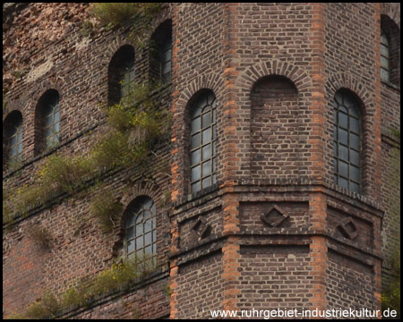 Details am Malakowturm: Treppenhäuser-Türmchen