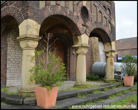 Altes Eingangsportal zur Lohnhalle