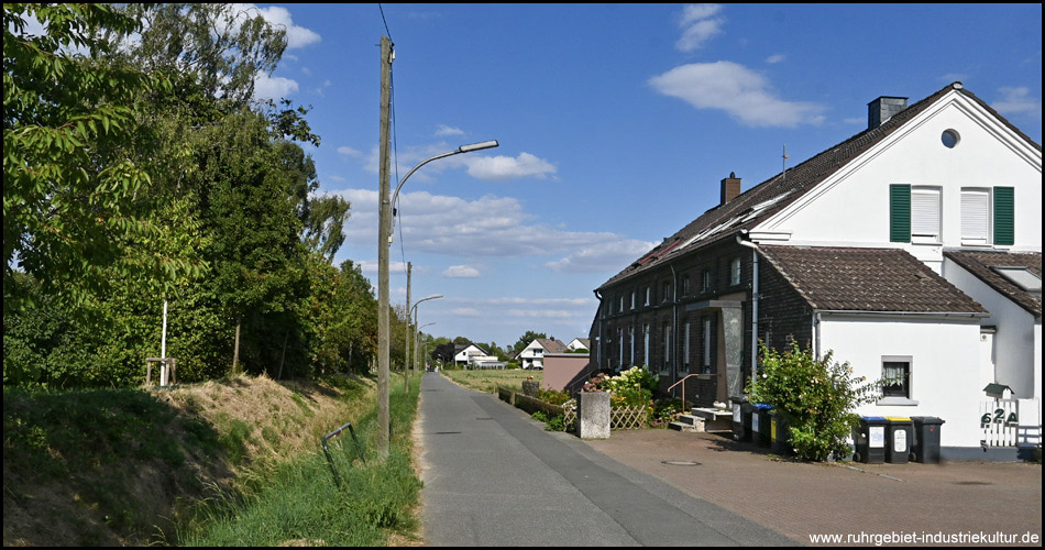 Radweg neben der ehemaligen Bahnstrecke kurz vor Asseln