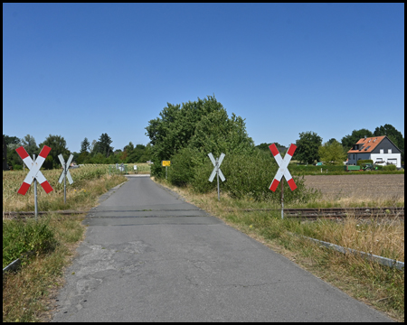 Bahnübergang mit Andreaskreuz