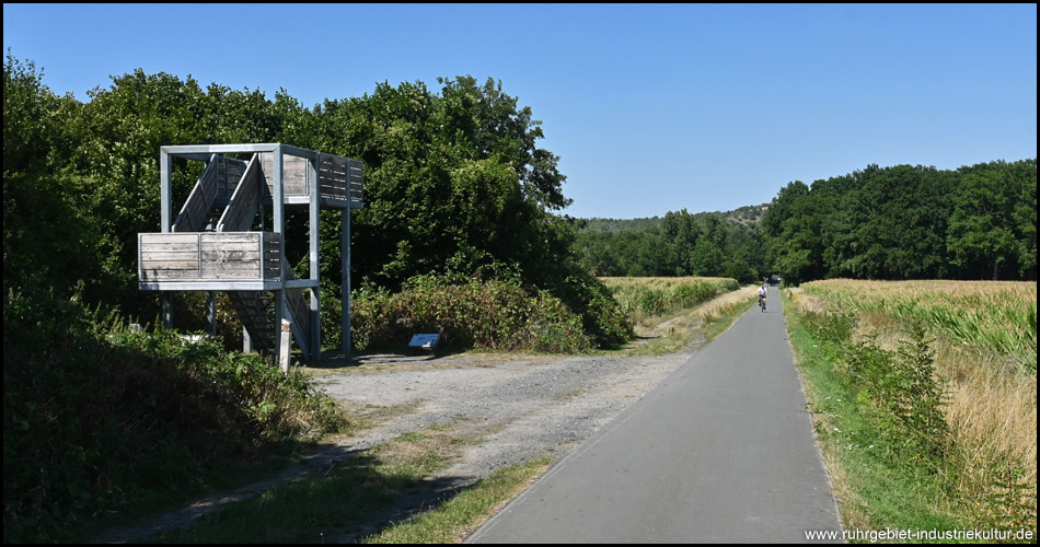 Aussichtsturm am Radweg