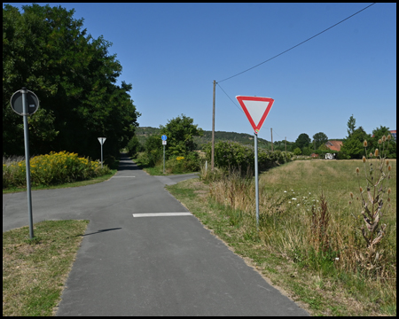 Kreuzung mit Vorfahrt gewähren