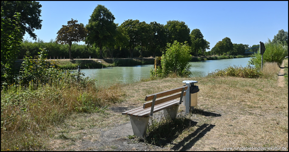 Rastplatz in der Nähe eines alten Kanalhafens