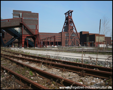 Ehemaliger Rangierbahnhof und Fördergerüst von Zollverein