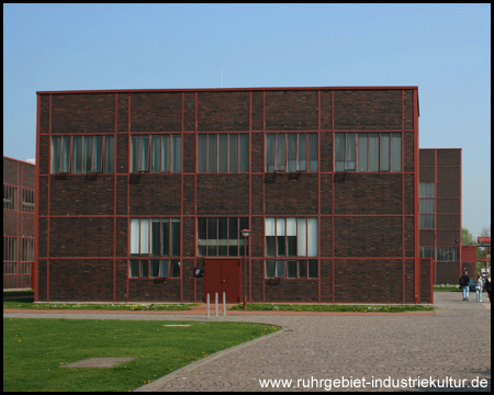 Kubische Gebäude im Bauhausstil