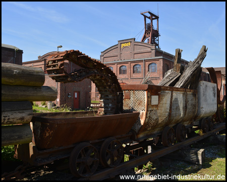 Loren am Kunstschacht Zollverein