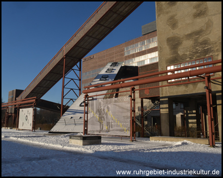 Besucherzentrum im Winterschlaf: Schnee vor der Kohlenwäsche