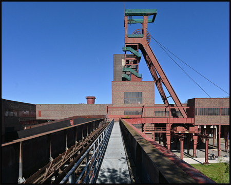 Förderturm auf dem Gelände der Zeche Zollverein